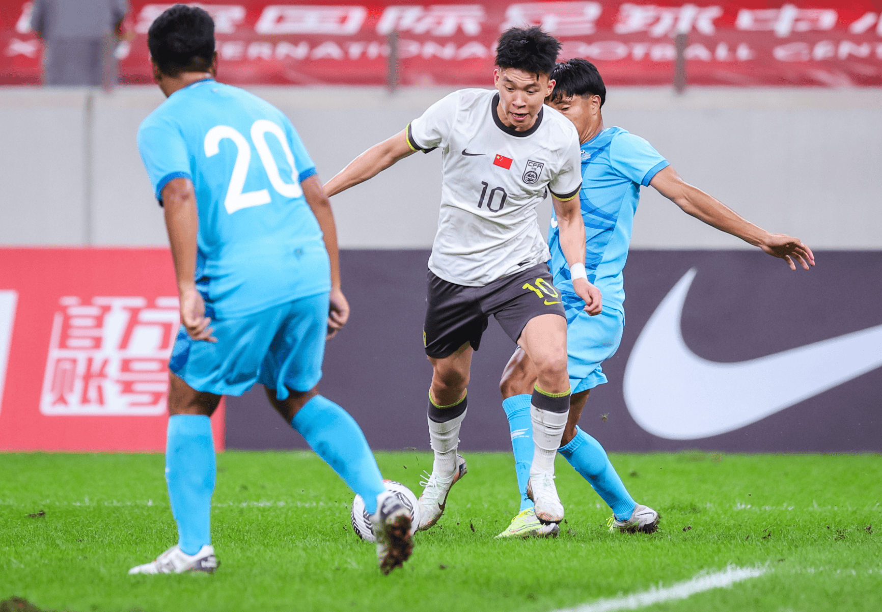 爱游戏aiyouxi首页包含意甲今晨再迎强敌；布莱顿遗憾出局；主帅态度：球迷炸锅；赛程密集仍需轮换的词条